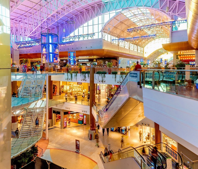 Shoppings recebem postos de informações sobre mutirão de adequação de nomes para pessoas transgênero